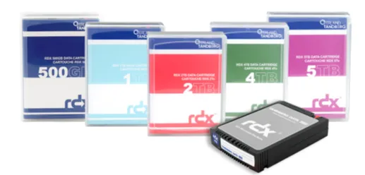 Cartouches de données RDX en différentes tailles allant de 500 Go à 5 To, avec une cartouche noire au premier plan.
